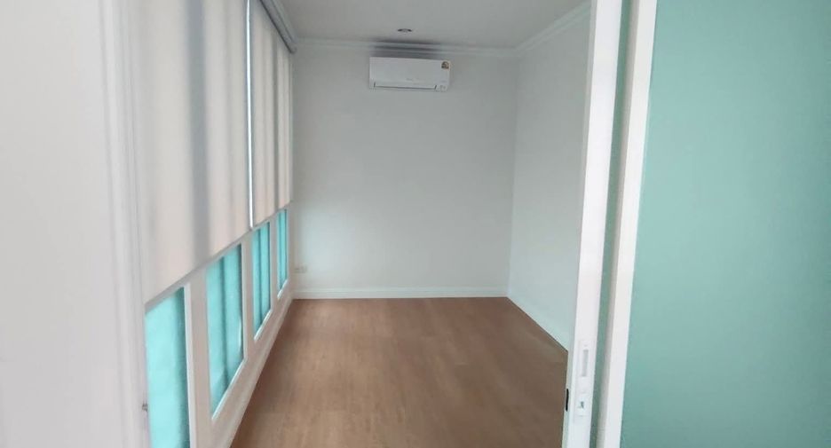 For rent 4 bedrooms house in Huai Khwang, Bangkok
