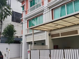 For rent 4 ベッドルーム house in Huai Khwang, Bangkok