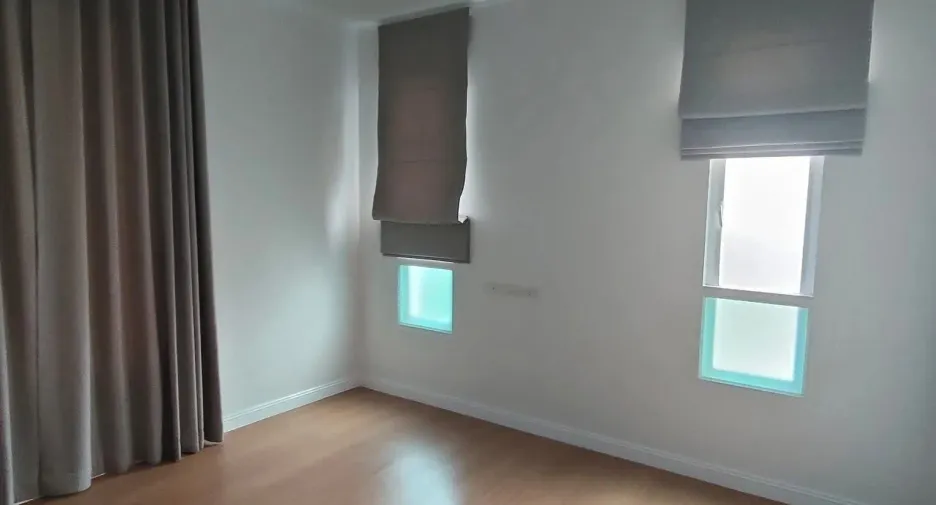 For rent 4 bedrooms house in Huai Khwang, Bangkok