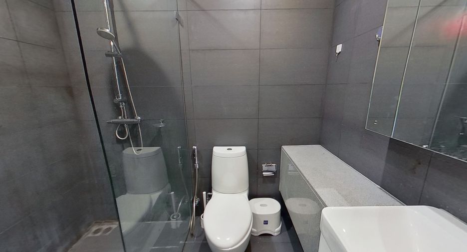 For rent and for sale 2 bedrooms condo in Pathum Wan, Bangkok