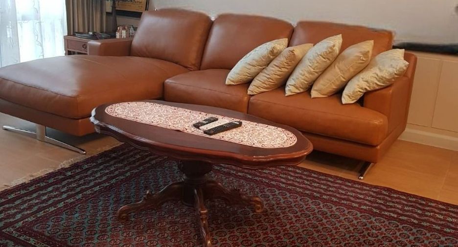 For sale 4 bedrooms townhouse in Yan Nawa, Bangkok
