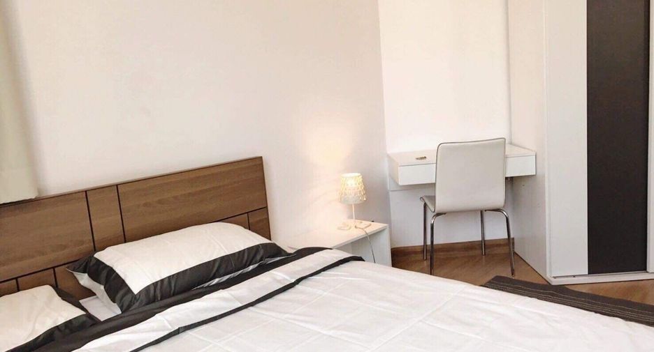 For rent 2 bedrooms condo in Huai Khwang, Bangkok