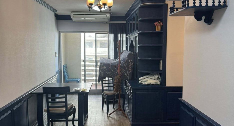 For rent 2 bedrooms condo in Yan Nawa, Bangkok