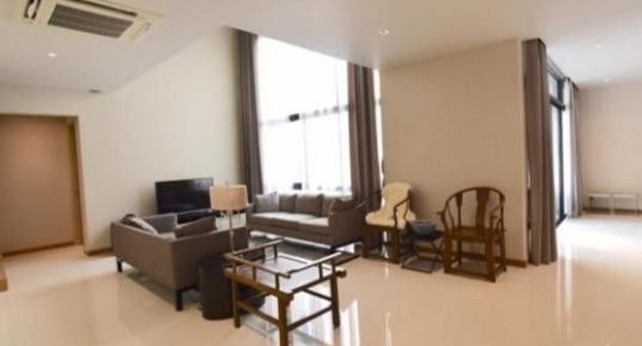 For sale 4 ベッドルーム house in Huai Khwang, Bangkok