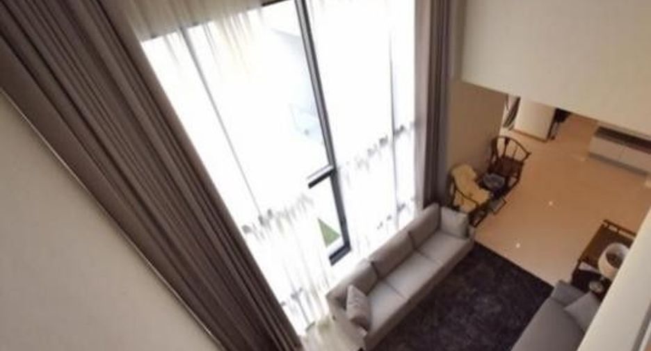 For sale 4 ベッドルーム house in Huai Khwang, Bangkok