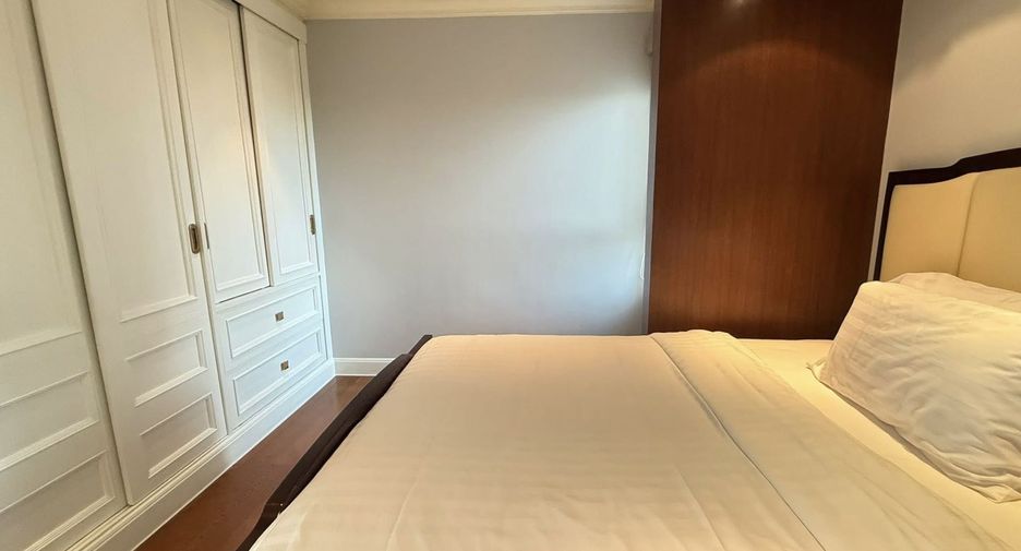 For rent 2 bedrooms apartment in Watthana, Bangkok