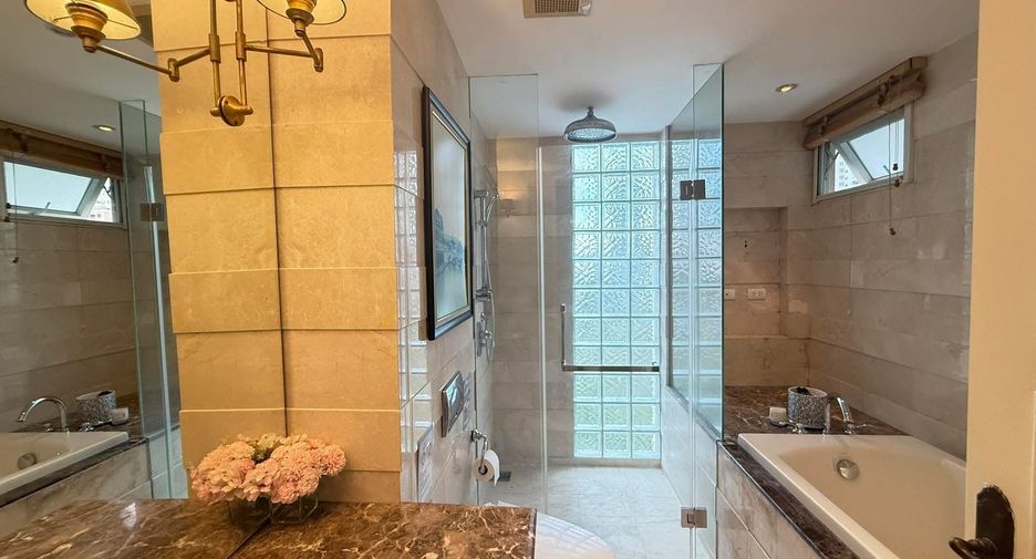 For rent 2 bedrooms apartment in Watthana, Bangkok