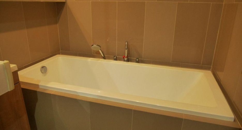 For rent 3 bedrooms condo in Pathum Wan, Bangkok