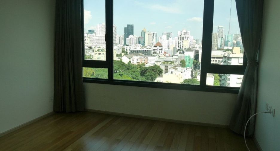 For rent 3 bedrooms condo in Pathum Wan, Bangkok