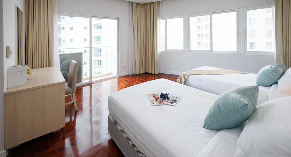 For rent 3 bedrooms apartment in Khlong Toei, Bangkok