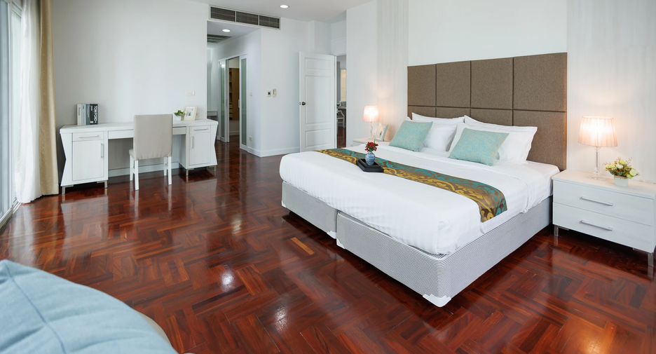 For rent 3 bedrooms apartment in Khlong Toei, Bangkok