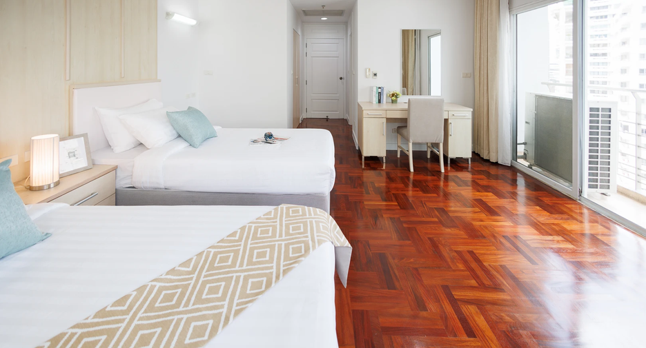 For rent 3 bedrooms apartment in Khlong Toei, Bangkok
