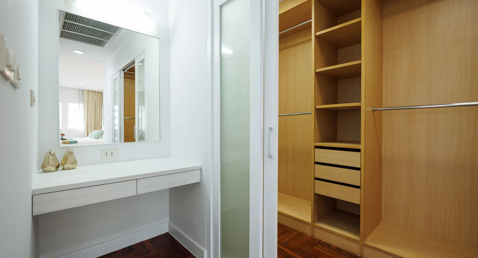 For rent 3 bedrooms apartment in Khlong Toei, Bangkok