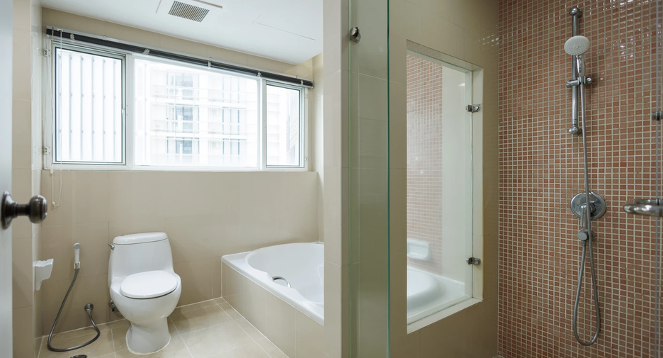 For rent 3 bedrooms apartment in Khlong Toei, Bangkok