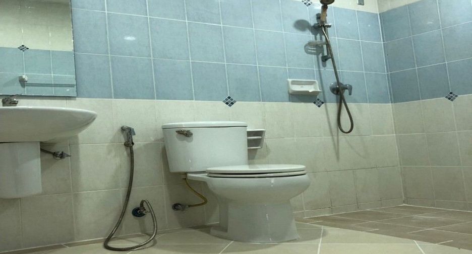 For rent 3 bedrooms townhouse in Bang Kapi, Bangkok