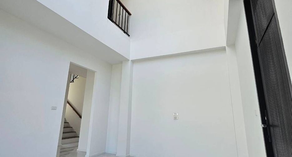 For sale 3 bedrooms house in Bang Khae, Bangkok