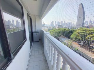 Wohnung zur Miete mit Studio in Khlong Toei, Bangkok