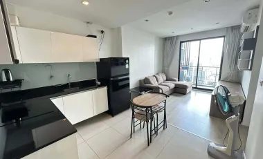 For rent 2 bedrooms condo in Huai Khwang, Bangkok