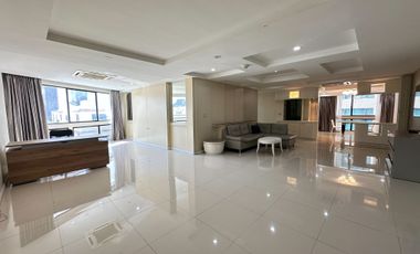 Condo en alquiler de 3 habitaciones en Khlong Toei, Bangkok