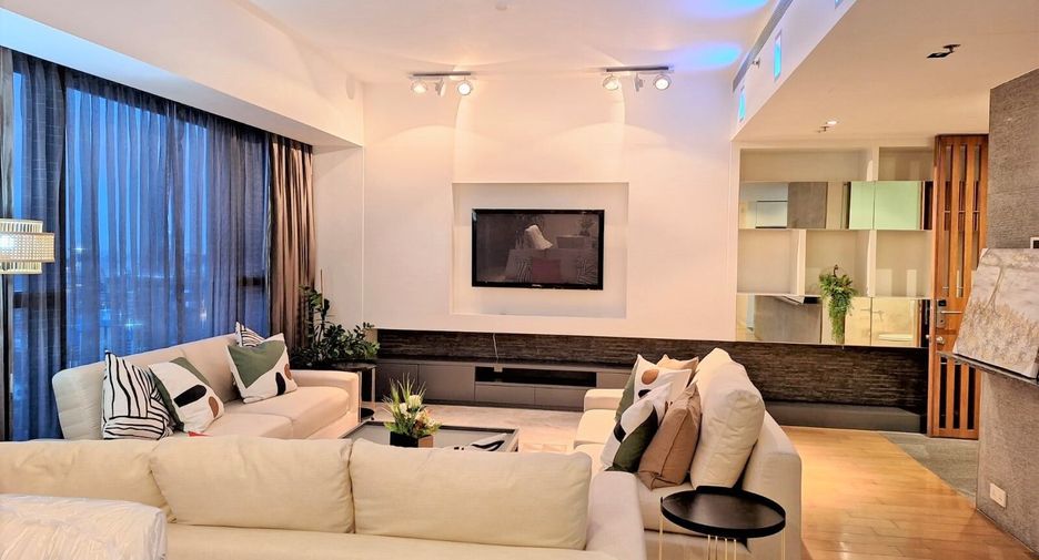 For rent 3 bedrooms condo in Sathon, Bangkok