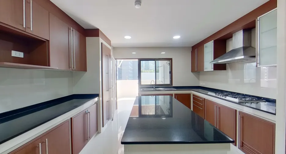 Wohnung zur Miete mit 3 Zimmer in Khlong Toei, Bangkok