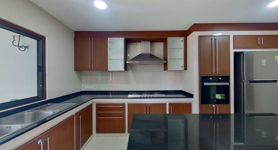 Wohnung zur Miete mit 3 Zimmer in Khlong Toei, Bangkok