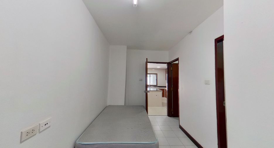 Wohnung zur Miete mit 3 Zimmer in Khlong Toei, Bangkok