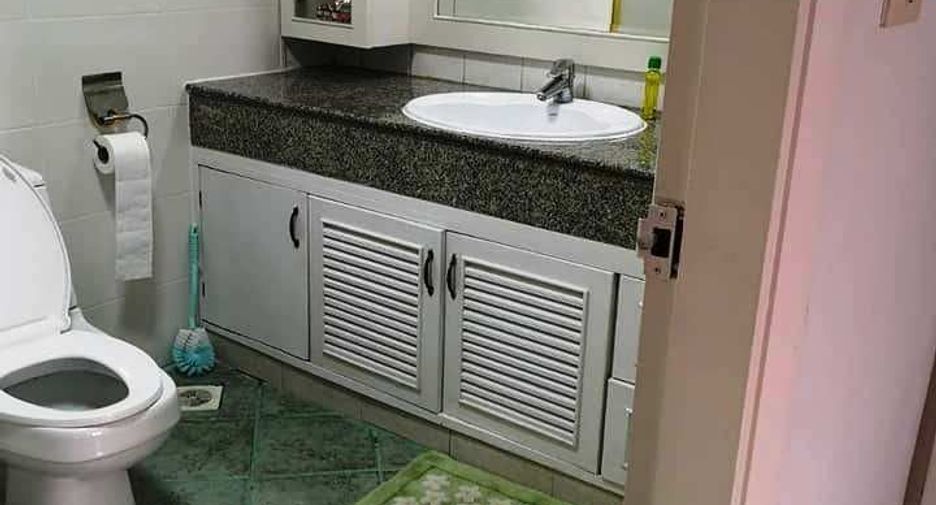 For rent 3 bedrooms condo in Watthana, Bangkok