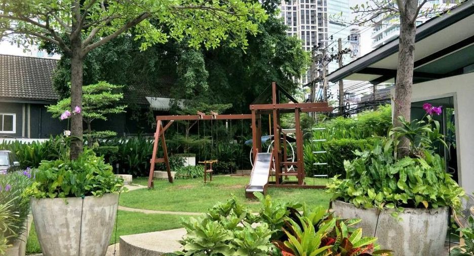 For rent 3 bedrooms condo in Watthana, Bangkok