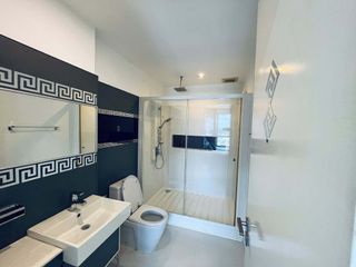 Condo en venta de 2 habitaciones en Phra Khanong, Bangkok