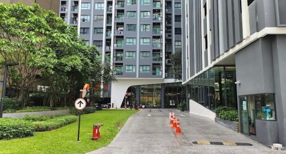 For rent 2 bedrooms condo in Bang Rak, Bangkok