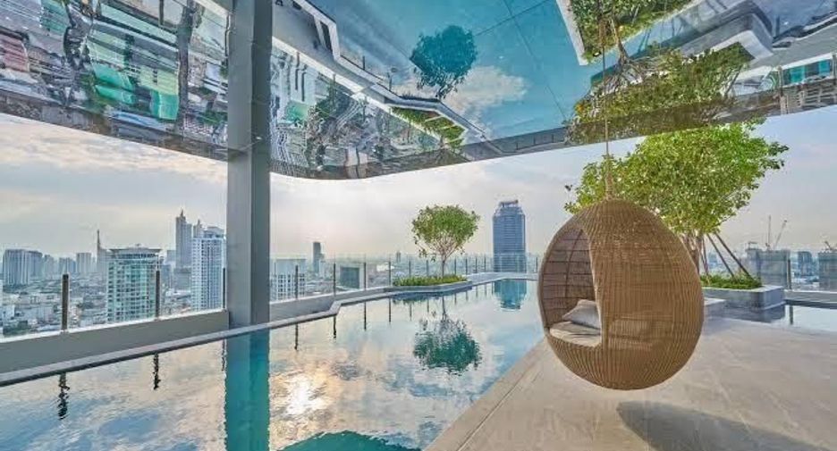 For rent 2 bedrooms condo in Bang Rak, Bangkok