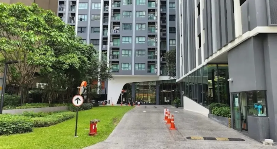 For rent 2 ベッドルーム condo in Bang Rak, Bangkok