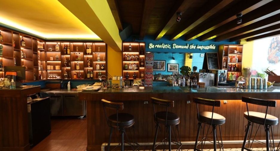 For sale 4 bedrooms retail Space in Watthana, Bangkok