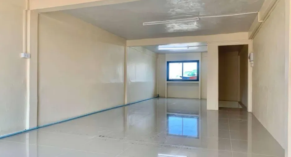 Casa adosada en venta de 5 habitaciones en Thung Khru, Bangkok