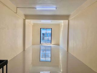 Reihenhaus zum Kauf mit 5 Zimmer in Thung Khru, Bangkok