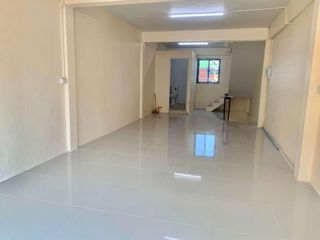 Reihenhaus zum Kauf mit 5 Zimmer in Thung Khru, Bangkok