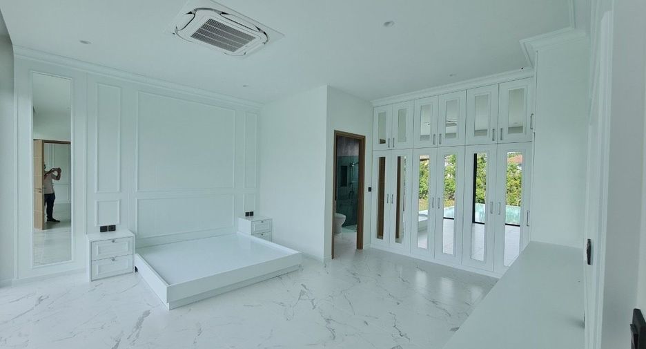 For sale 3 bedrooms villa in Mueang Phuket, Phuket