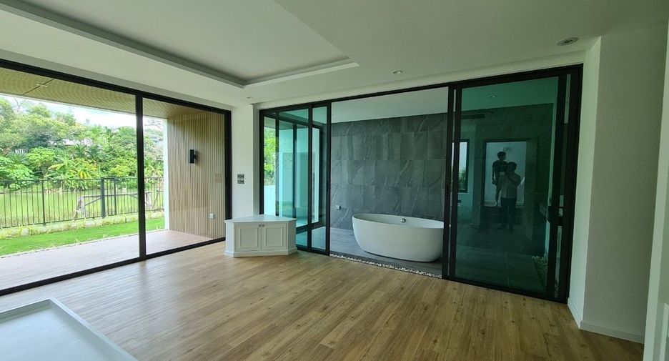 For sale 3 bedrooms villa in Mueang Phuket, Phuket