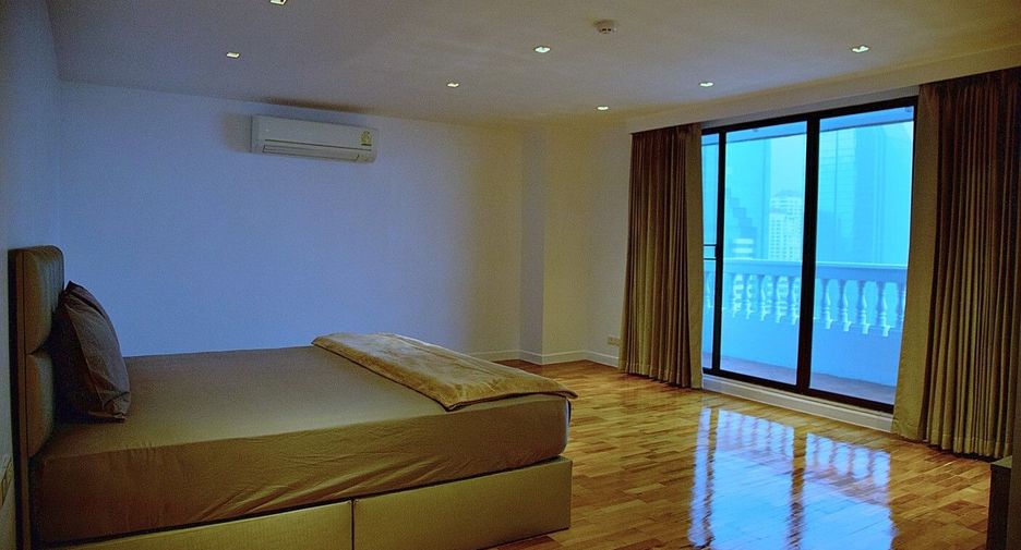For rent 2 bedrooms condo in Khlong Toei, Bangkok
