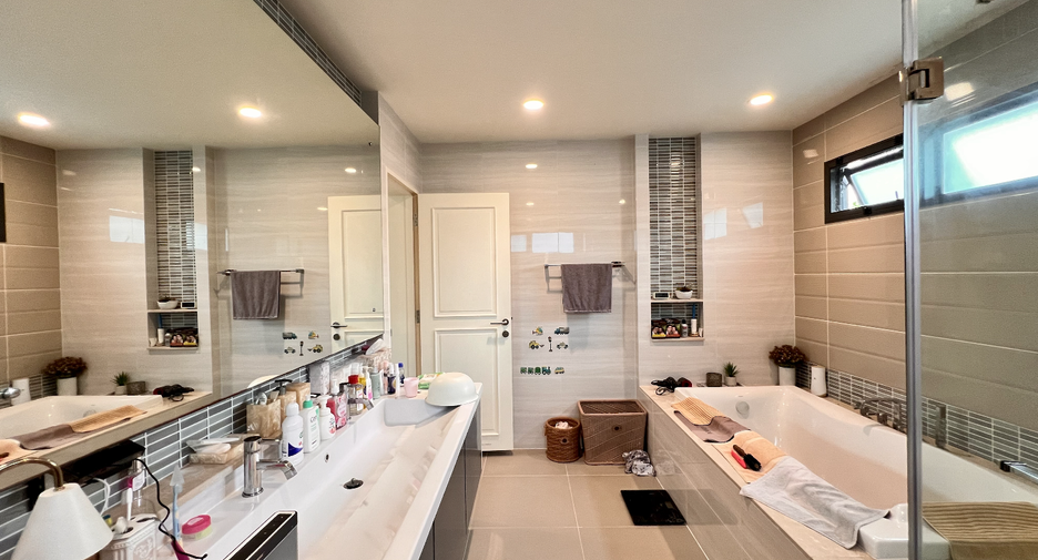Casa en alquiler de 4 habitaciones en Prawet, Bangkok