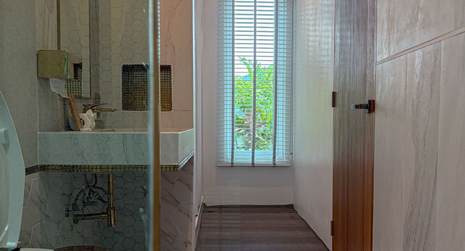 For sale 5 bedrooms villa in Thalang, Phuket