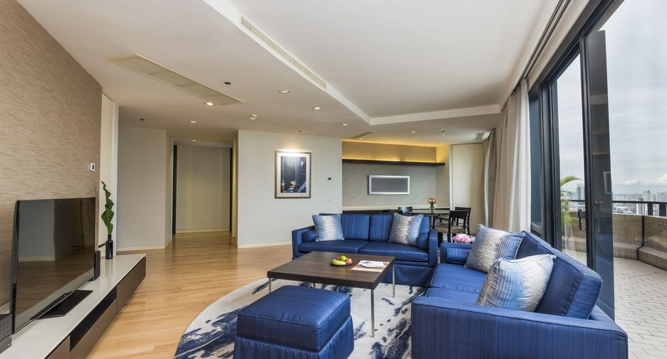 For rent 2 bedrooms apartment in Khlong Toei, Bangkok