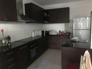 Casa en alquiler de 4 habitaciones en Huai Khwang, Bangkok