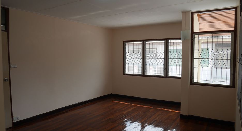 À vendre 4 chambres maison à Phra Khanong, Bangkok
