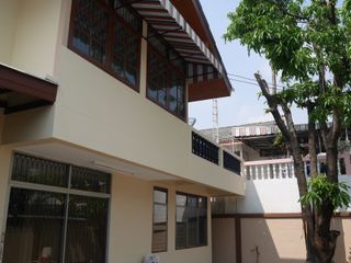 For sale 4 ベッドルーム house in Phra Khanong, Bangkok