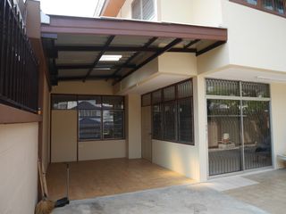 For sale 4 ベッドルーム house in Phra Khanong, Bangkok