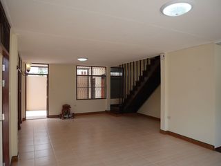 For sale 4 ベッドルーム house in Phra Khanong, Bangkok