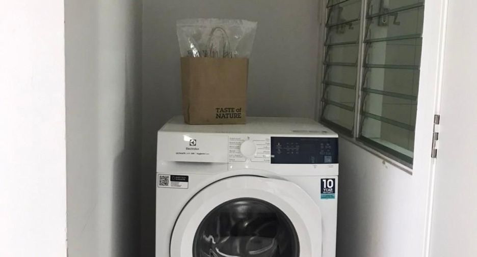 Condo en alquiler de 3 habitaciones en Khlong Toei, Bangkok
