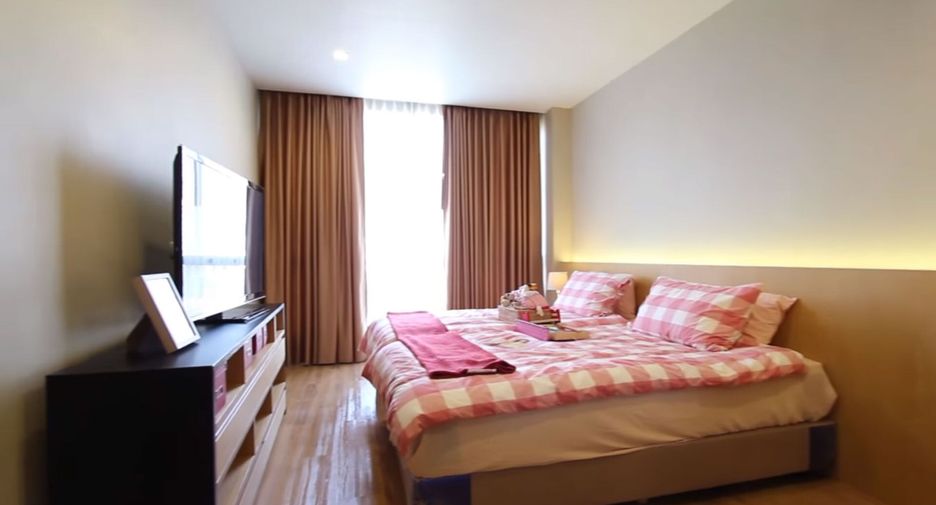 For rent 3 bedrooms apartment in Khlong Toei, Bangkok